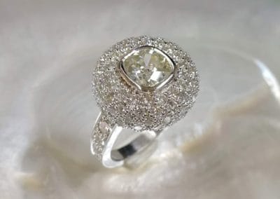 Bague en or blanc avec un diamant taille ancienne