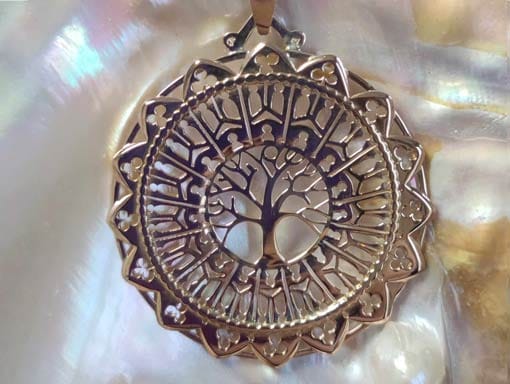 medaille-or-jaune-joaillerie-elor-creations Médaille en or Joaillerie Elor créations à Ploemeur
