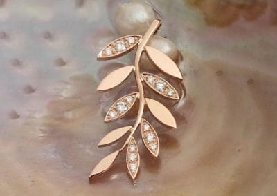 Pendentif en or rouge en rameau de laurier